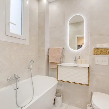 Apartment Luxurious Flat Champs Elysee Paris