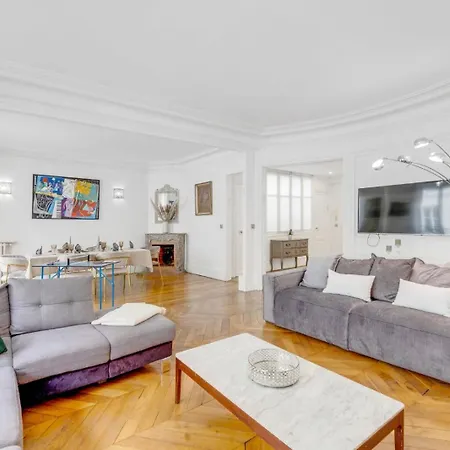Luxurious Flat Champs Elysee Apartment