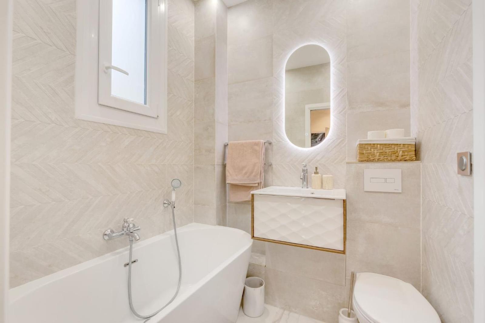 Apartment Luxurious Flat Champs Elysee Paris